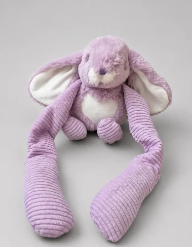 Fioletowa maskotka dociążająca królik Bajusia 1,4 kg z widocznymi długimi ramionami sensorycznymi